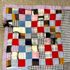 RARE HANDMADE HAND SEWN HEIRLOOM GRANDMOTHER’S CUSTOM MADE VINTAGE QUILT BLANKET